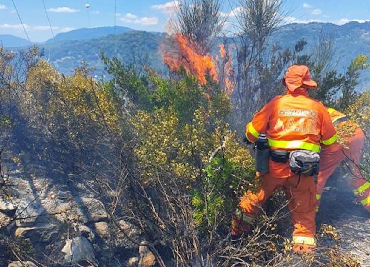 Incendi boschivi: la Comunità Montana Bussento – Lambro e Mingardo in campo per le operazioni di spegnimento