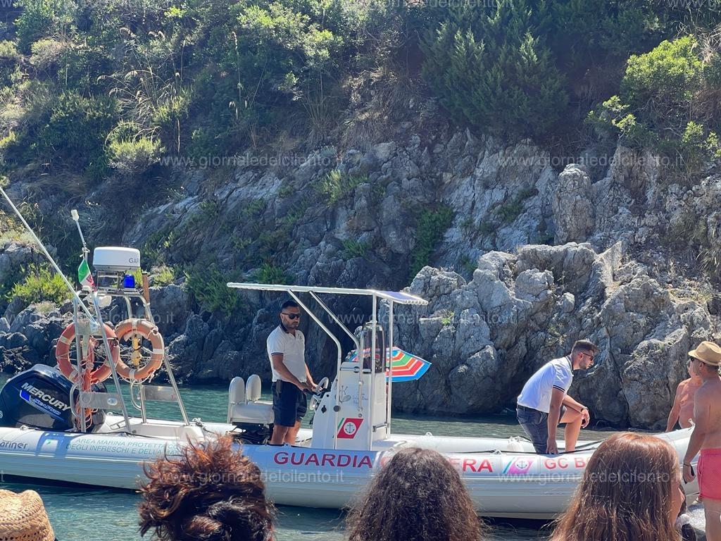 Cilento, turista ferito da una frana alla spiaggia dei Francesi nell’area marina protetta