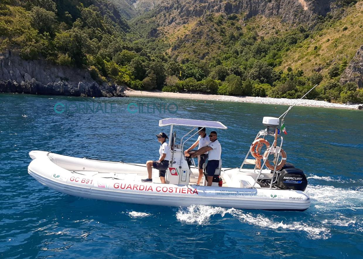 Frana spiaggia Francesi, litorale completamente evacuato: l’ordine della guardia costiera. Turisti al sicuro