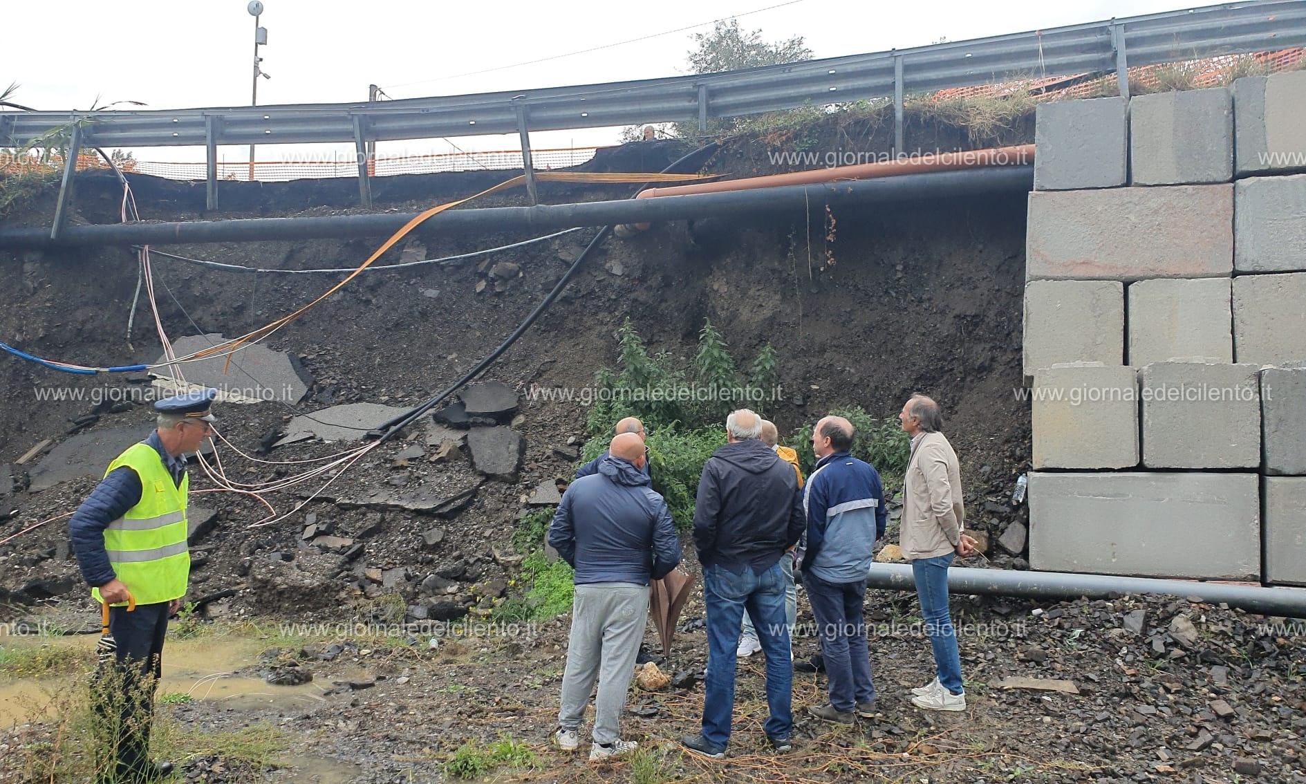 Ponte chiuso, sopralluogo sul Bussento: si va verso i lavori con riapertura a senso unico alternato