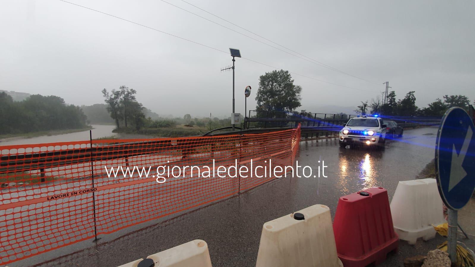 Maltempo, cede l’asfalto: chiusa strada statale 18 tra bivio Scario e Policastro Bussentino