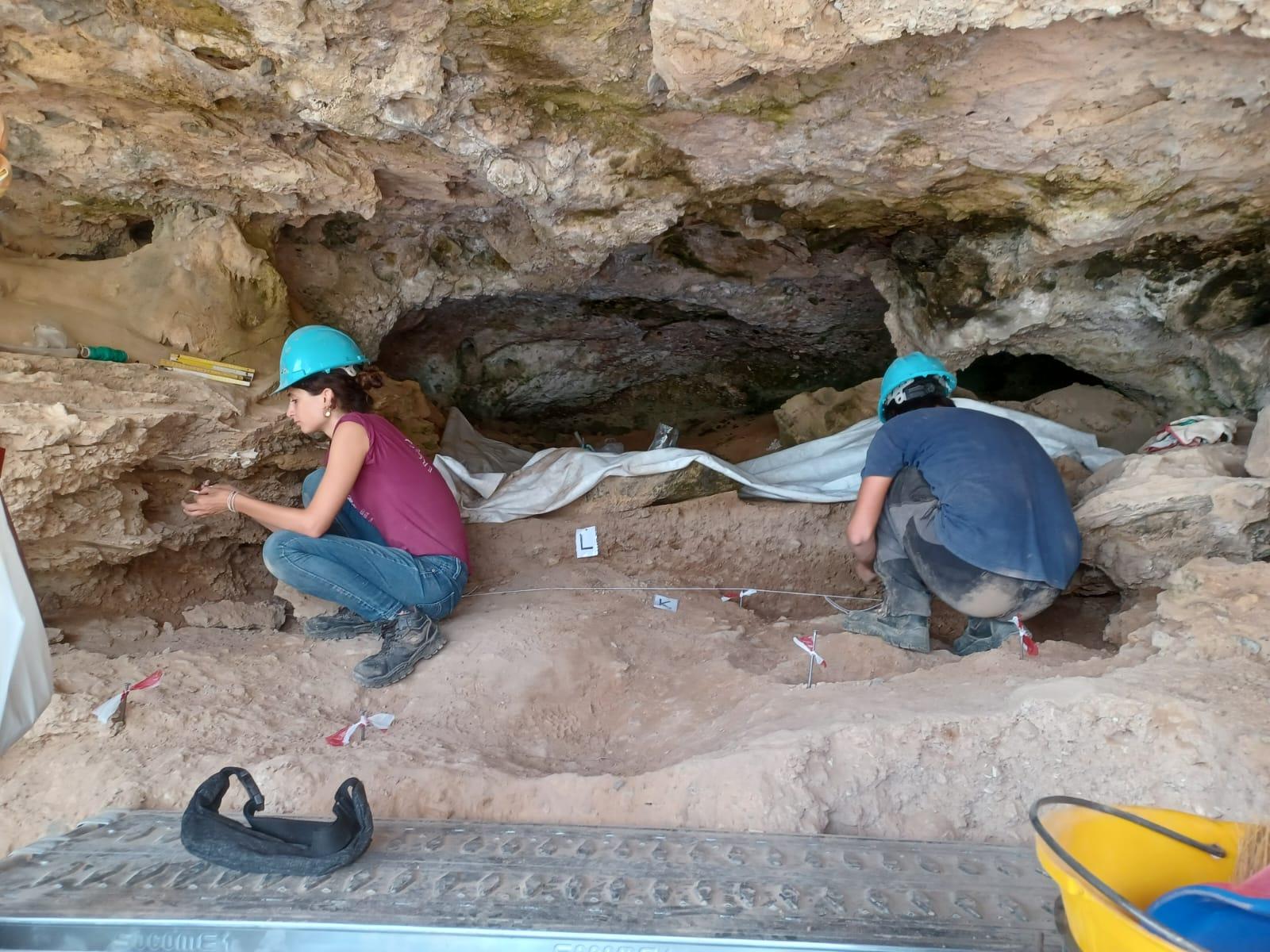 Camerota, dopo più di 50 anni riprendono gli scavi alla Grotta del Poggio