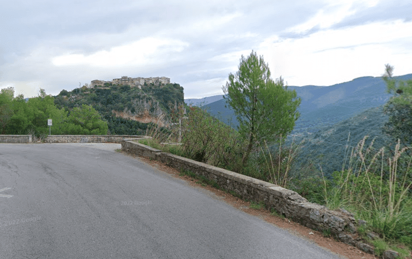 Strade, a Camerota lavori di messa in sicurezza: rifacimento guard rail e barriere stradali