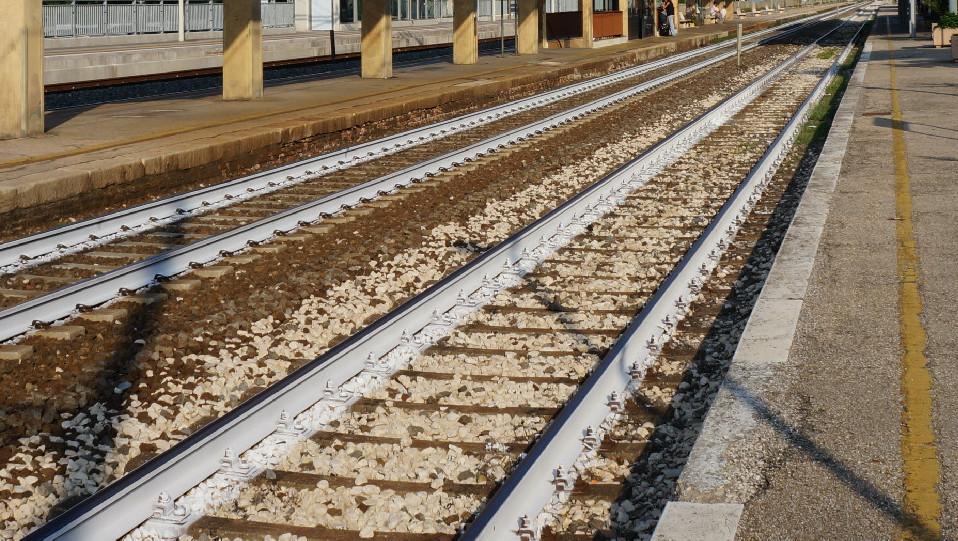 Cilento, giovane sui binari: treni bloccati, ritardi per quasi 2 ore