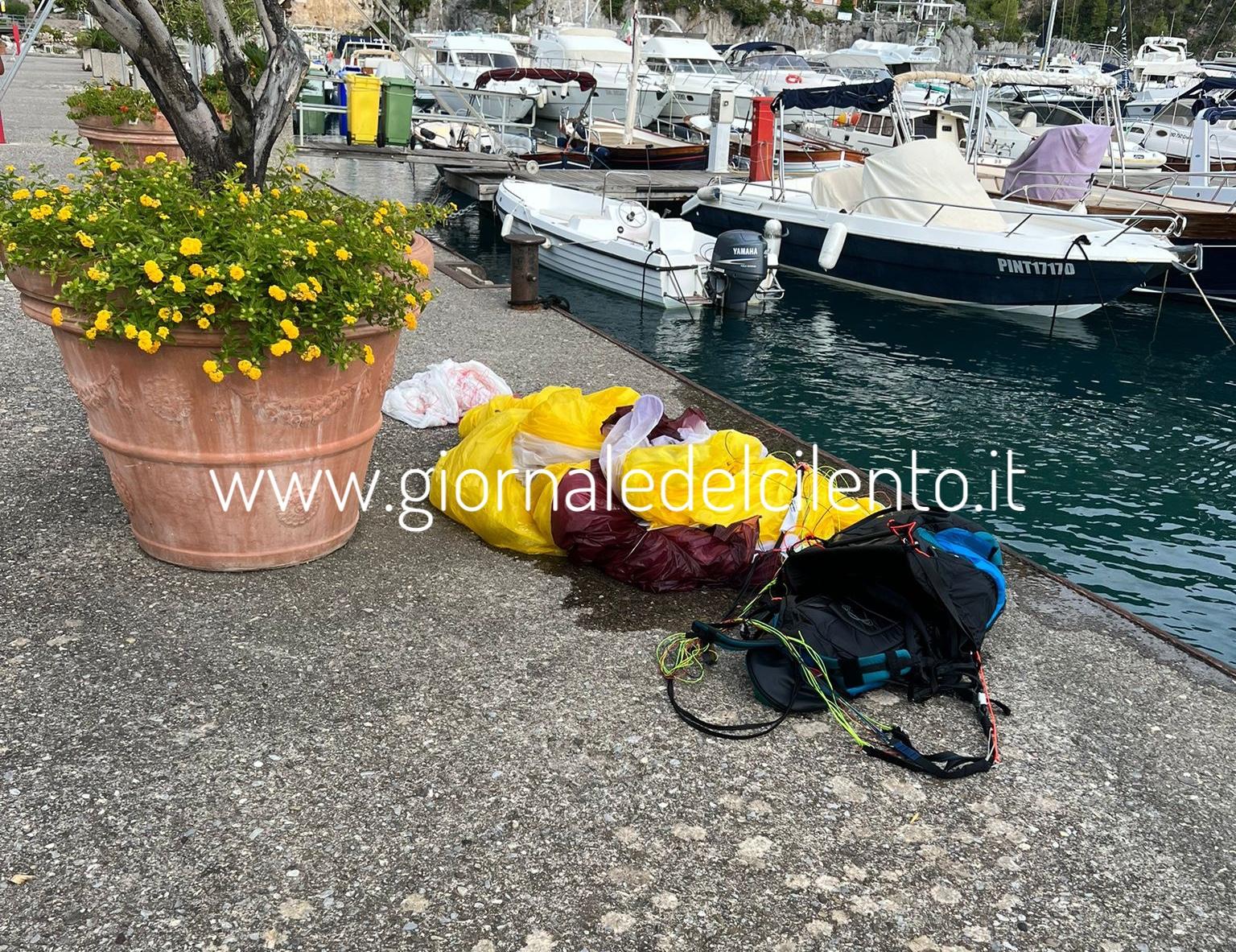 Acquafredda di Maratea, turista tedesco precipita con il parapendio e muore
