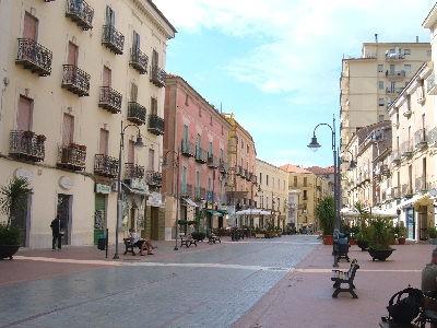 Agropoli, decoro urbano. Multe alle attività commerciali