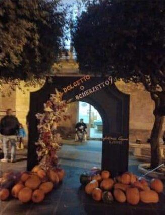 Teggiano, rubano le zucche nell’allestimento di Halloween