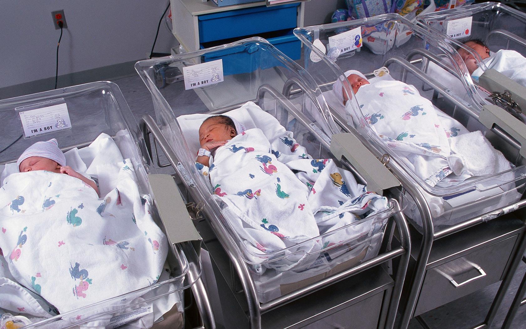 Festa grande al punto nascita di Polla: 7 bimbi nati in 24 ore