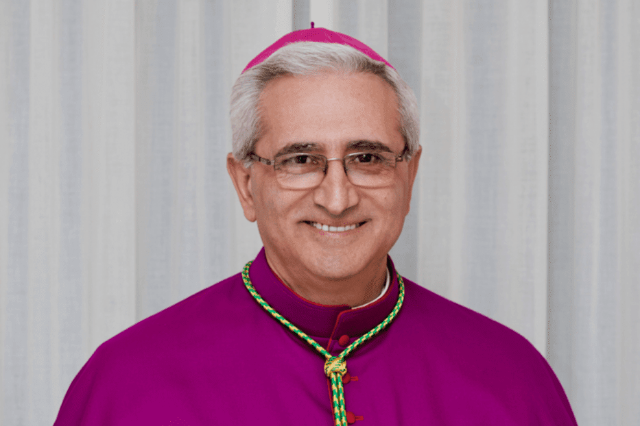 Vallo della Lucania, vescovo Miniero lascia la Diocesi: trasferito all’Arcidiocesi di Taranto