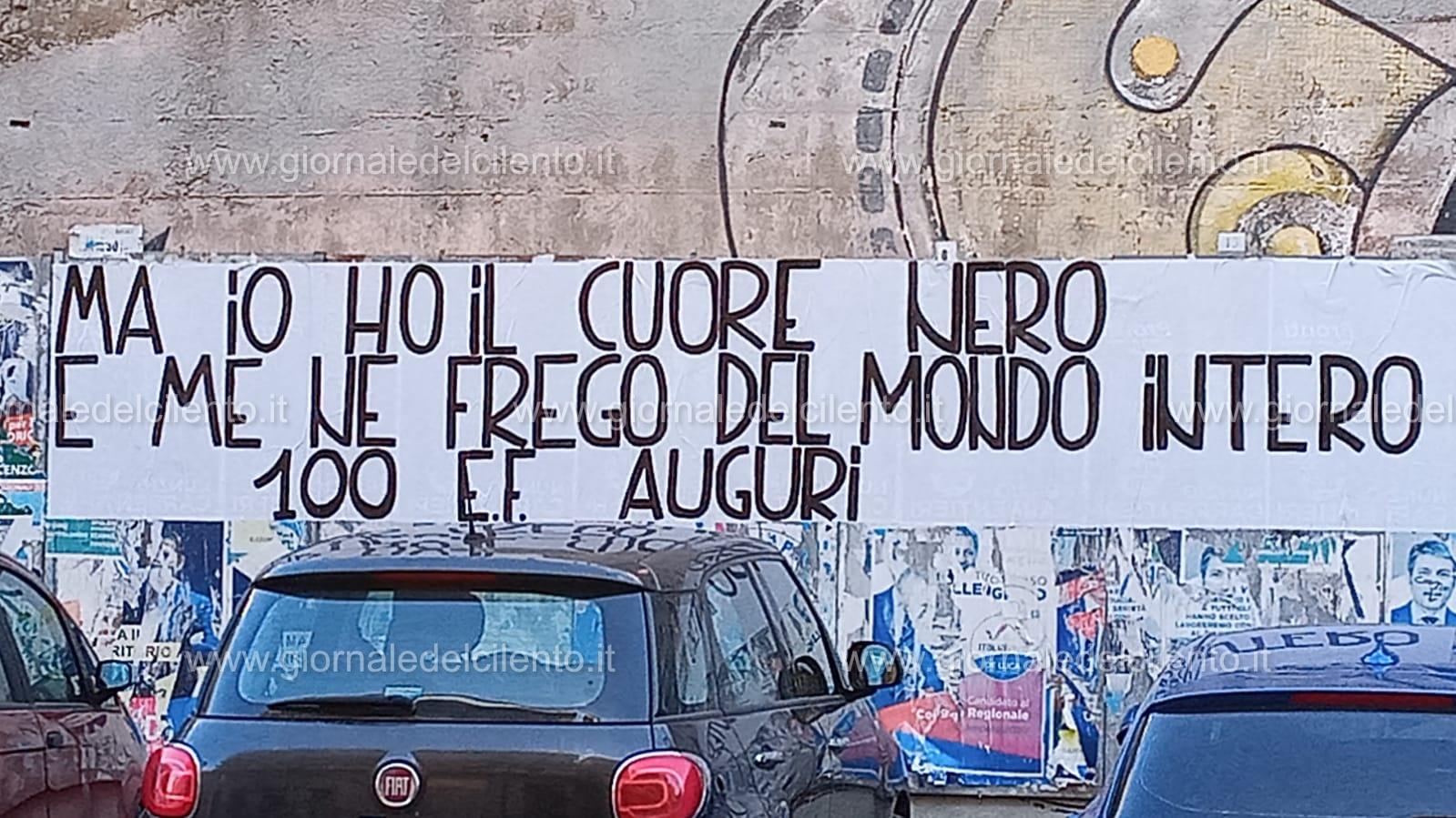 Striscione inneggia alla Marcia su Roma, il manifesto «fascista» a Sala Consilina