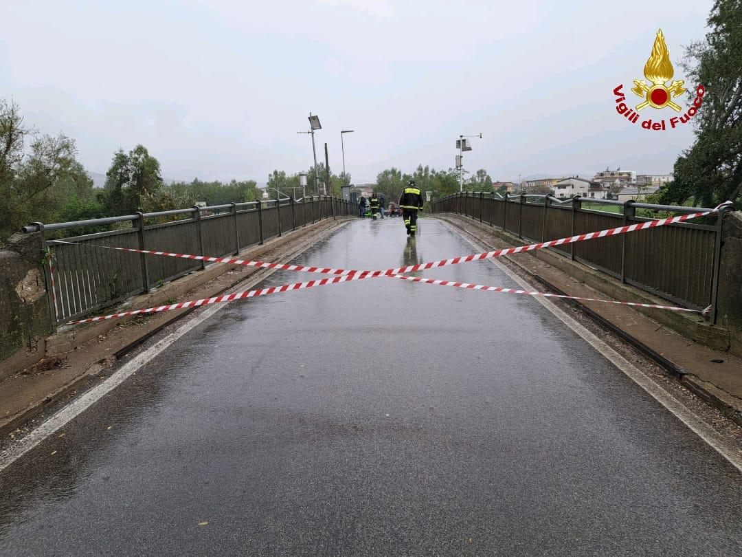 Maltempo Cilento: frana lungo la Mingardina, chiuso Ponte Calore