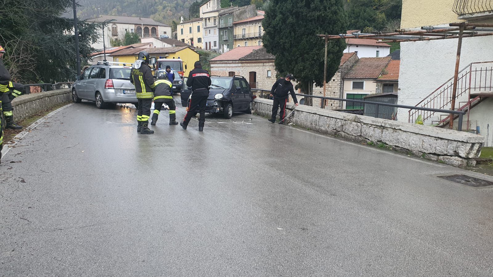 Scontro frontale tra Sant’Arsenio e San Pietro al Tanagro: ferita una donna