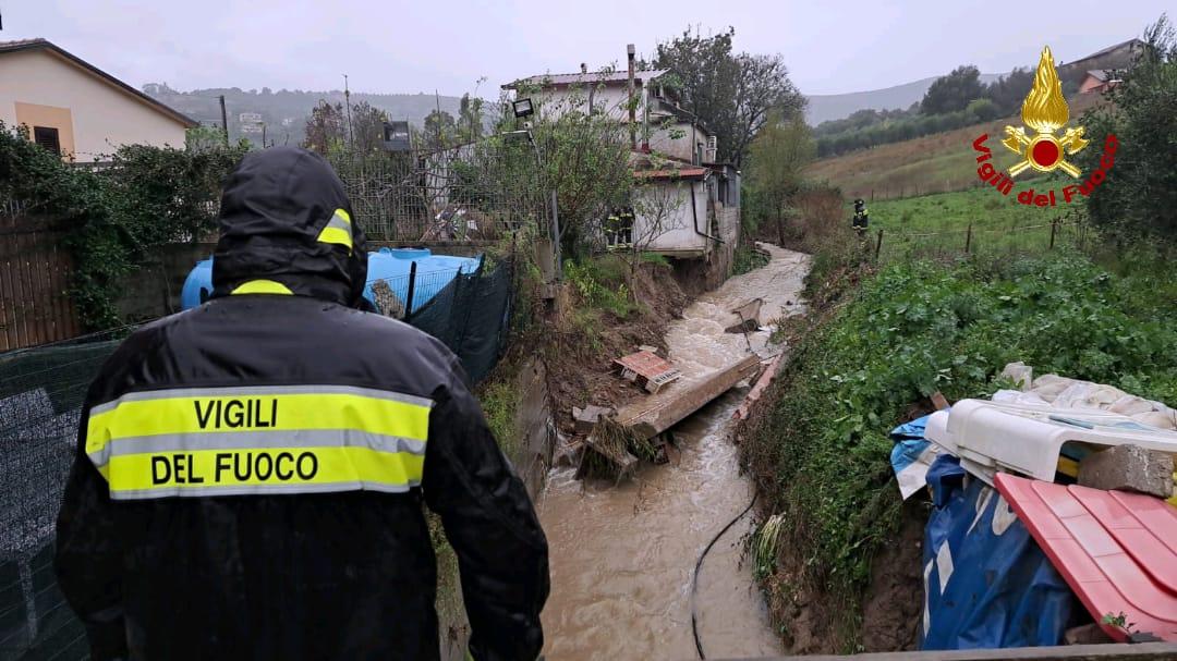 Maltempo ad Agropoli: crolla muro su ruscello, evacuata abitazione