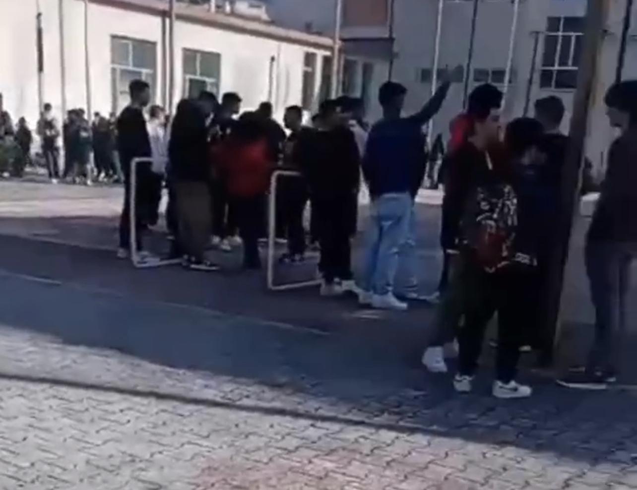 Sapri, forte odore di gas a scuola: studenti e professori fatti evacuare