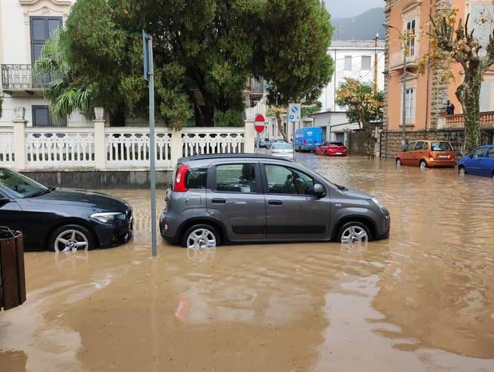 Scuole chiuse per il maltempo a Sapri. Sindaco: «Limitare spostamenti»