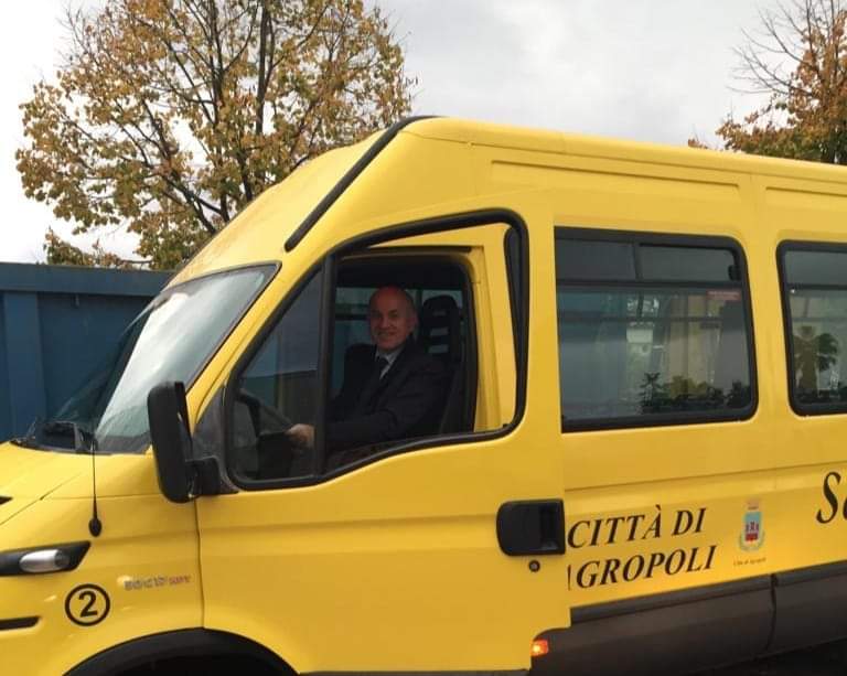 Agropoli, la prima corsa del servizio Scuolabus