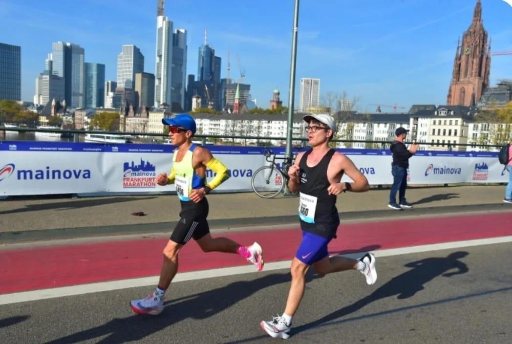 Riccardo Volpe alla Maratona di Francoforte, il podista di Polla 138esimo su 11mila partecipanti