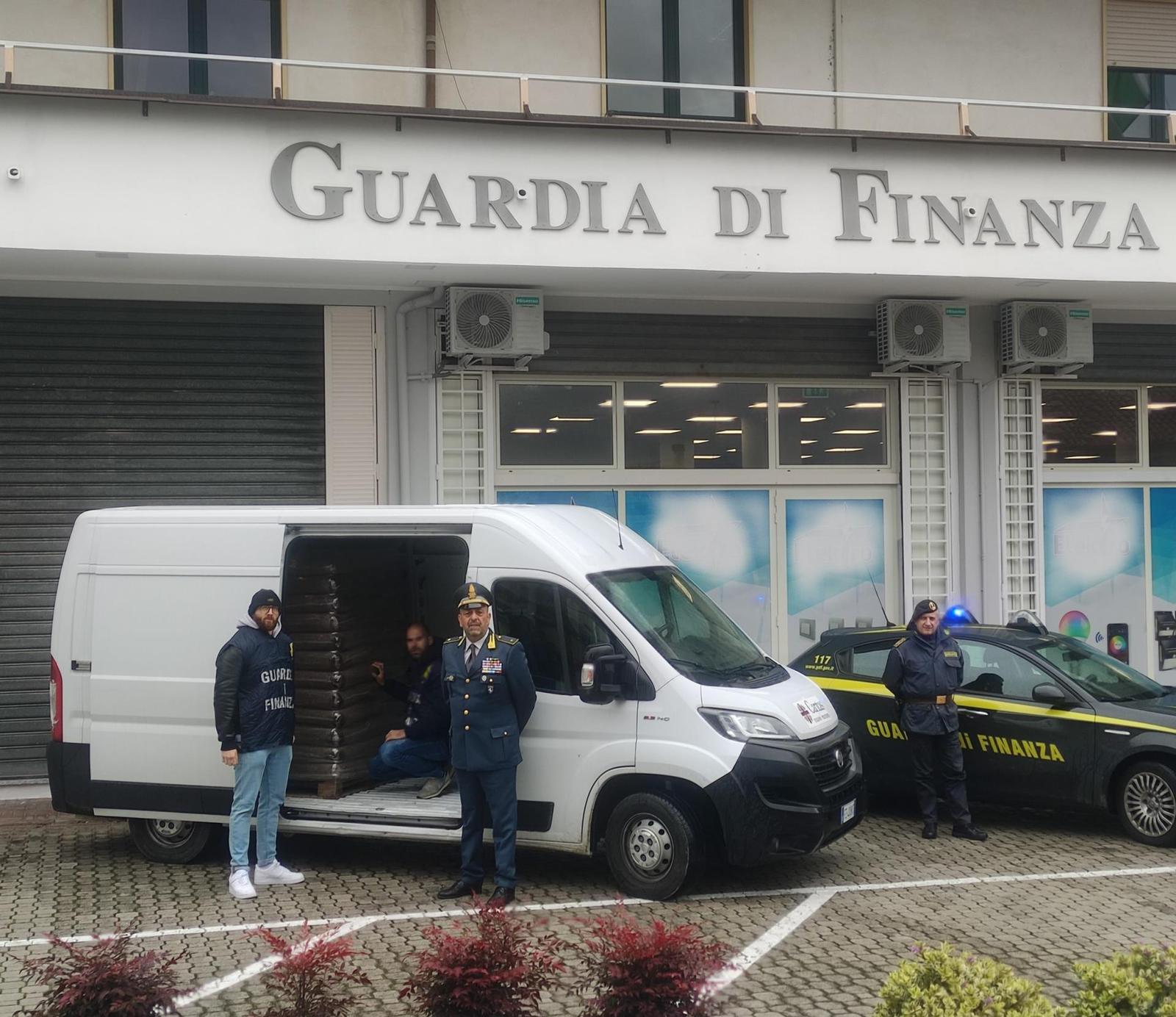 Finanza: 57mila chili di nocciolino sequestrato e donato alla Caritas di Sapri e Postiglione