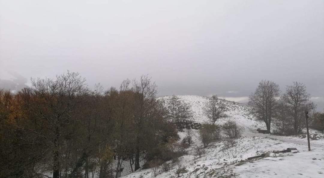 Prima nevicata sul Monte Cervati, imbiancata la vetta della Campania