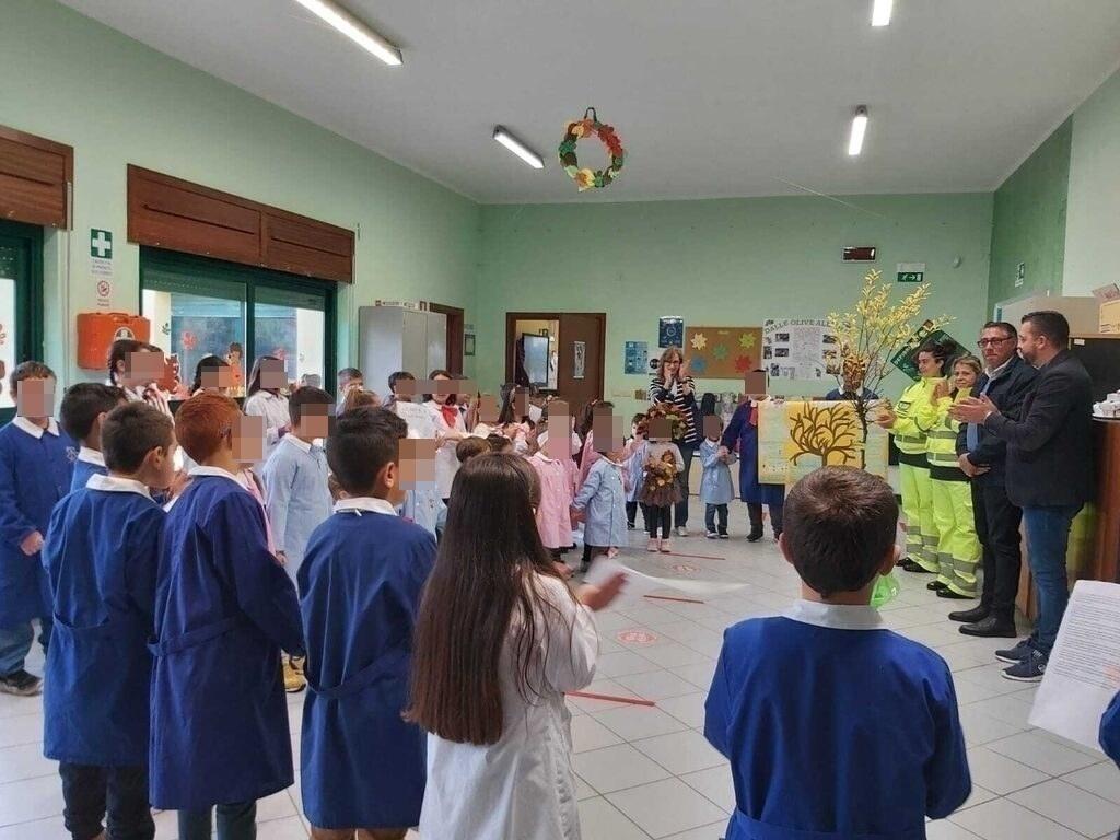 Celle di Bulgheria celebra la festa dell’albero: donati alberi da frutto alla scuola