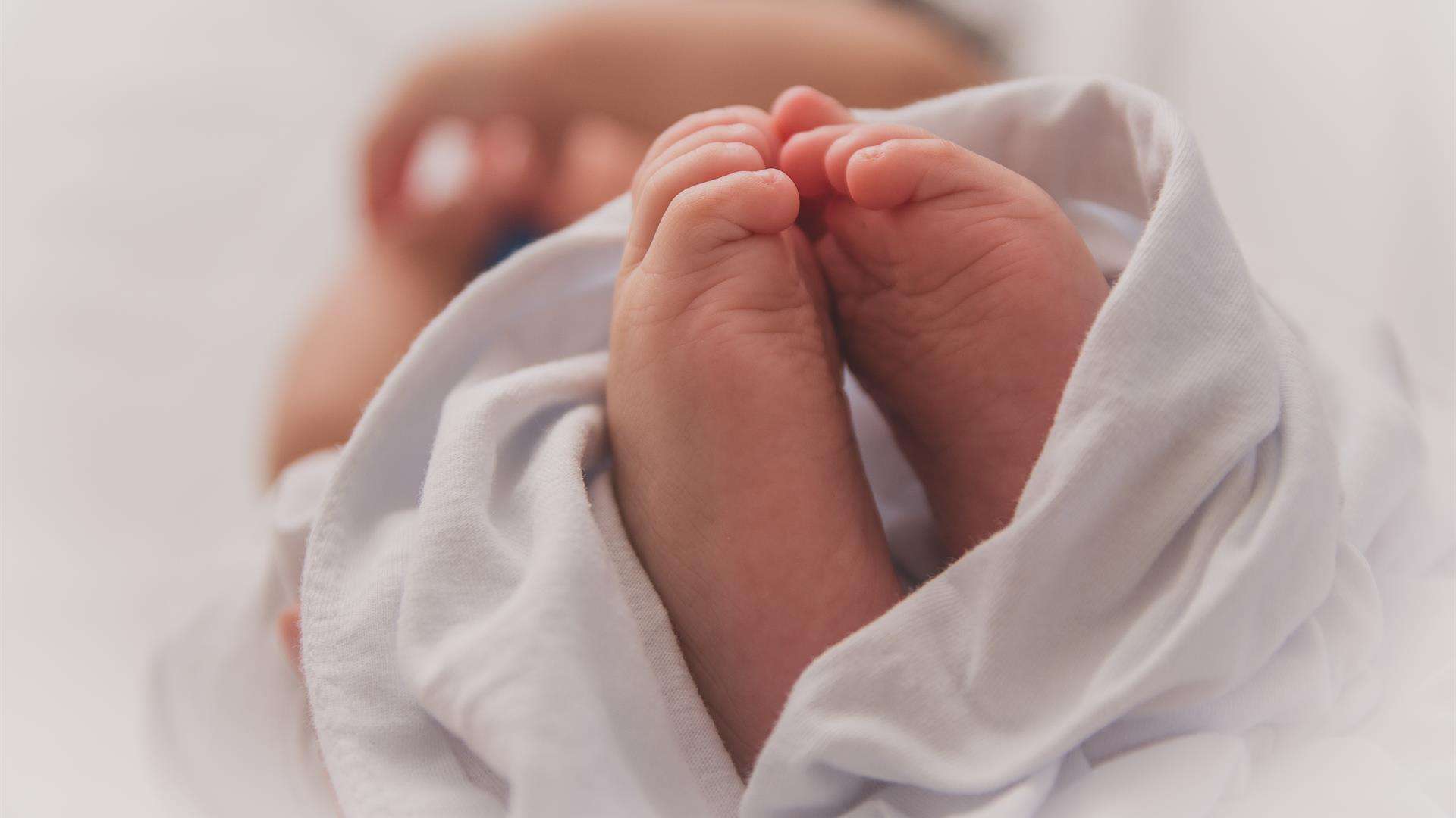 Parto difficile all’ospedale di Polla, intervento salva vita di mamma e figlio