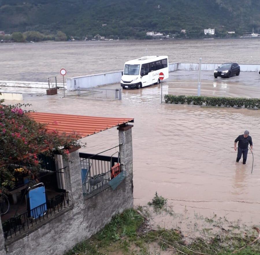 Sapri, allerta meteo: martedì scuole chiuse