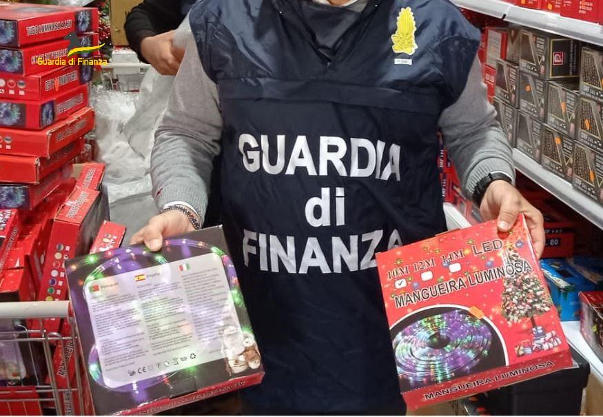 Cilento, decorazioni natalizie non a norma: sequestri della Finanza