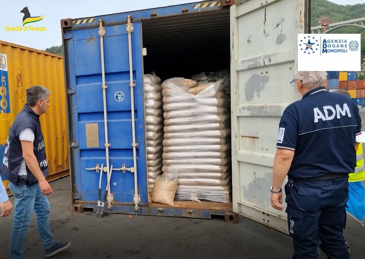 Sequestrate nel porto di Salerno oltre 24 tonnellate di pellet proveniente dalla Turchia | FOTO