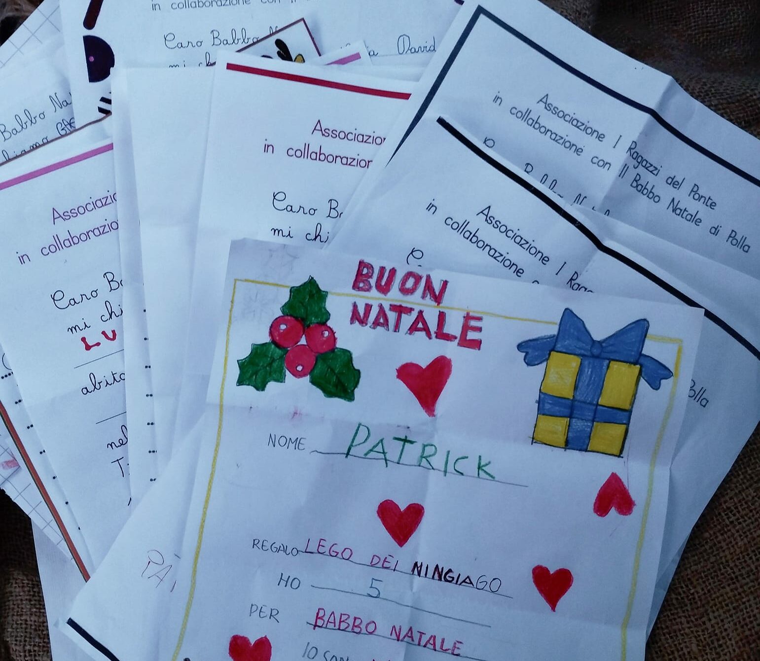 Vallo di Diano, volontari associazione “Ascoltami” aiutanti di Babbo Natale per i bimbi “speciali”