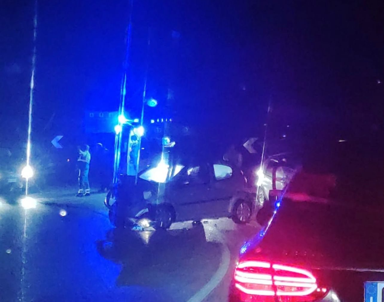 Incidente lungo la Mingardina, tre auto coinvolte: ci sono feriti