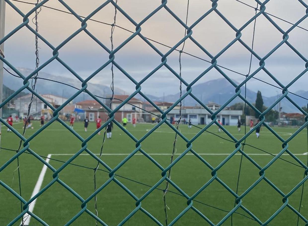 Arbitro fischia il rigore, scoppia la rissa: sospesa Golfo di Policastro – Akropolis. La decisione del giudice sportivo