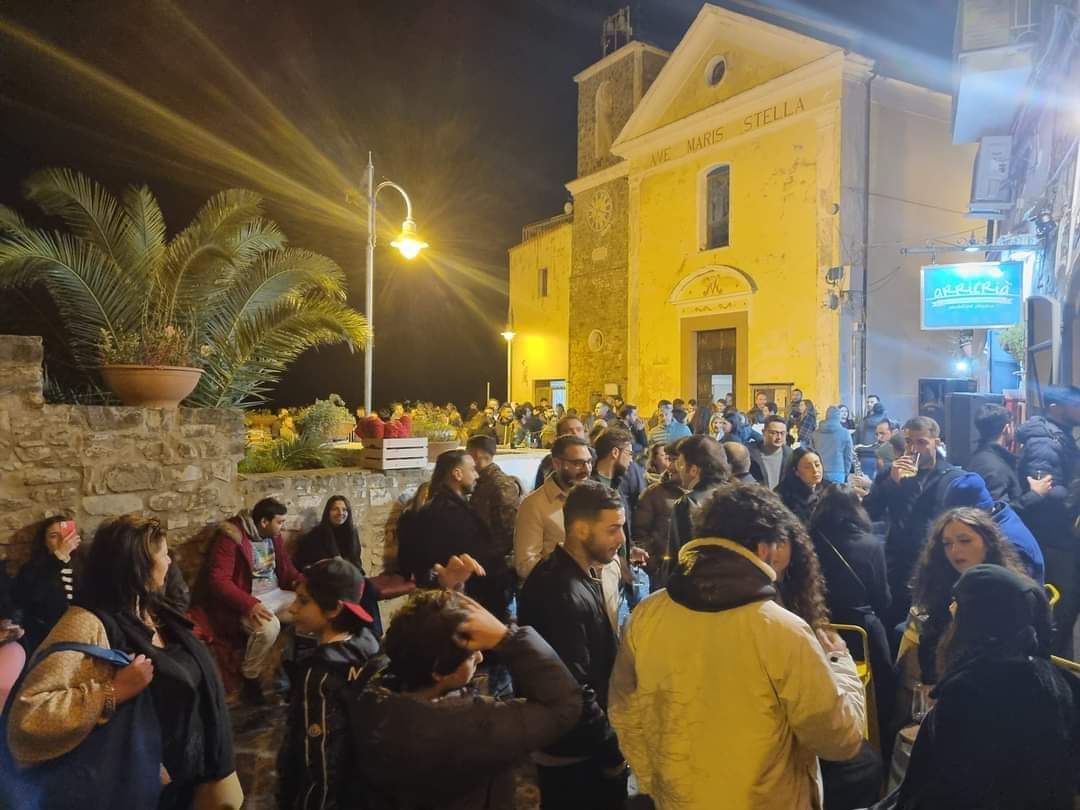 Agropoli, primo weekend con tante presenze al borgo di Babbo Natale