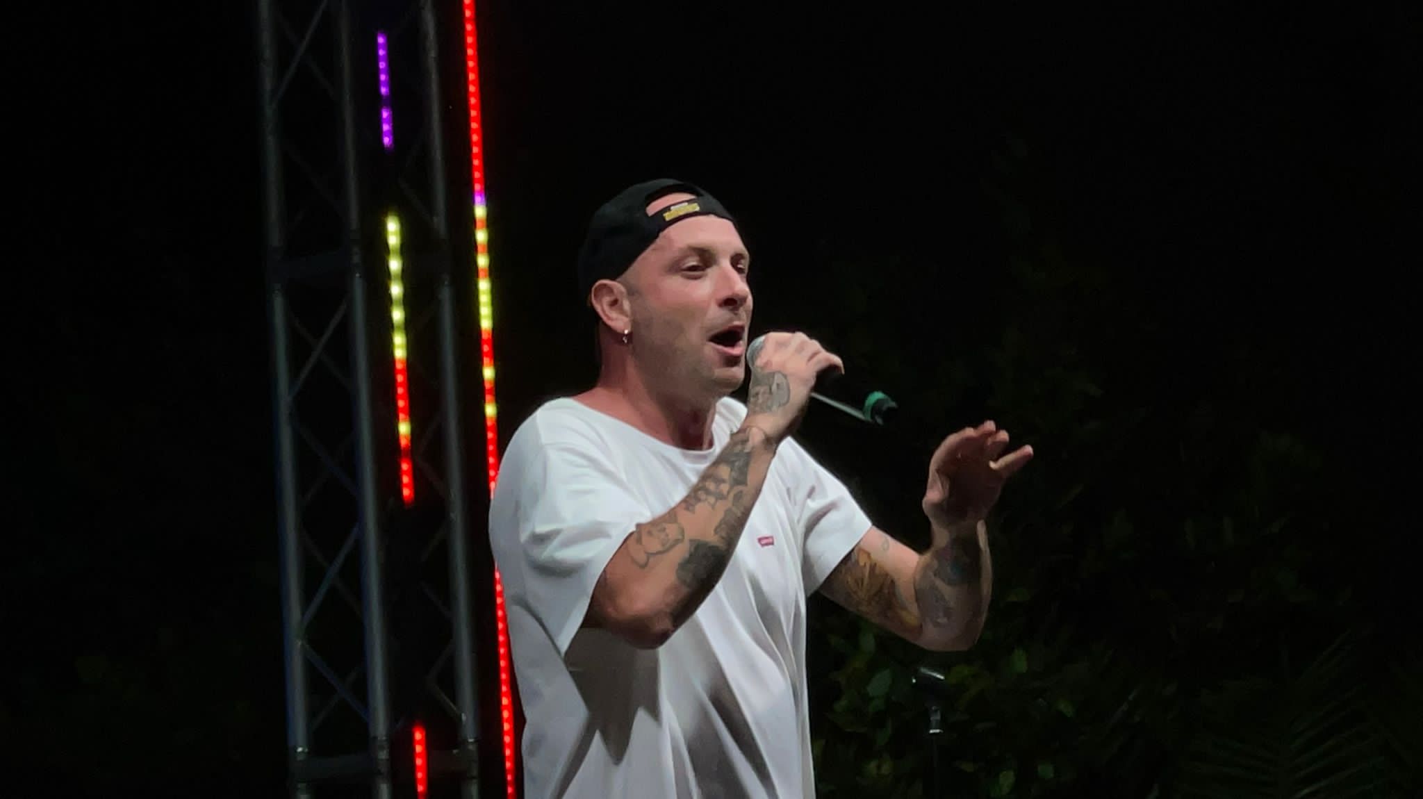 Boom di prenotazioni a Marina di Camerota per il concerto gratuito di Clementino