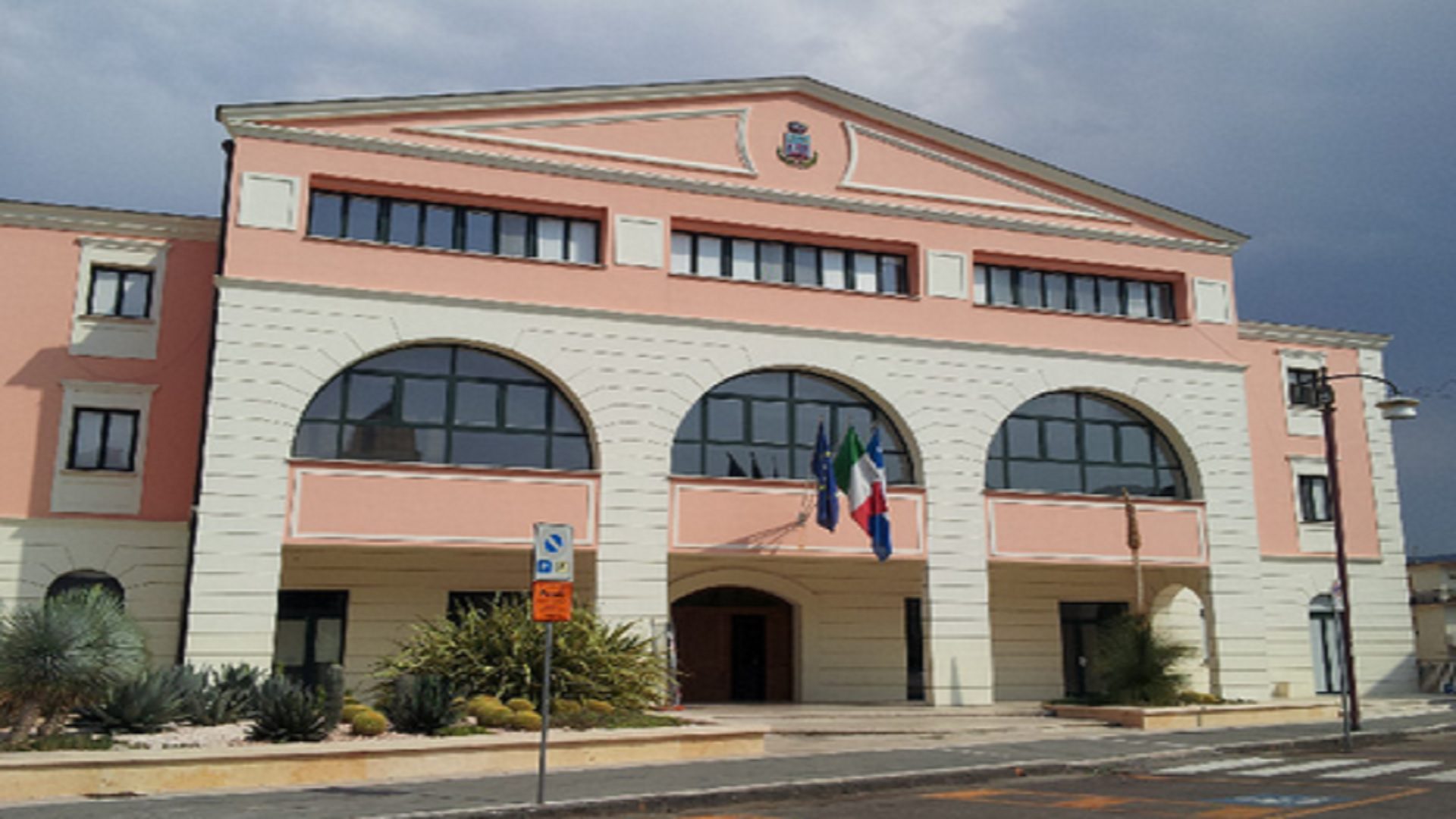 Agropoli, blocchi di cemento sulla spiaggia della Marina per i danni maltempo