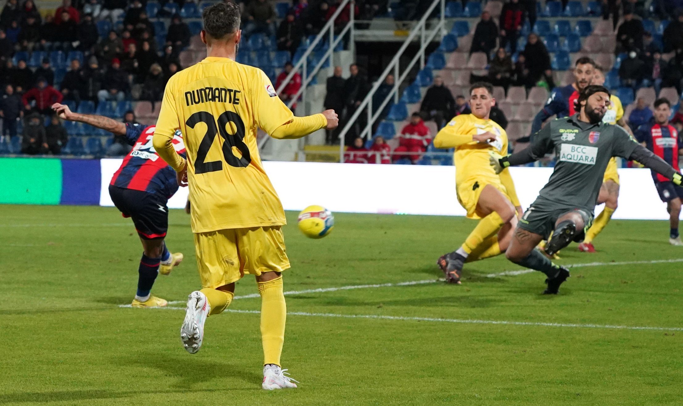 Lega Pro, la Gelbison ferma il Crotone allo Scida: Chirico risponde al bolide di Fornito