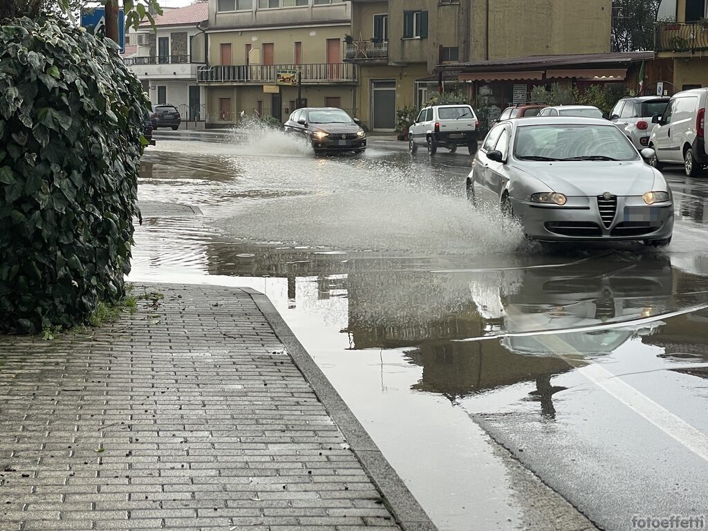 Maltempo a Policastro, sindaco invita i cittadini a «limitare le uscite»