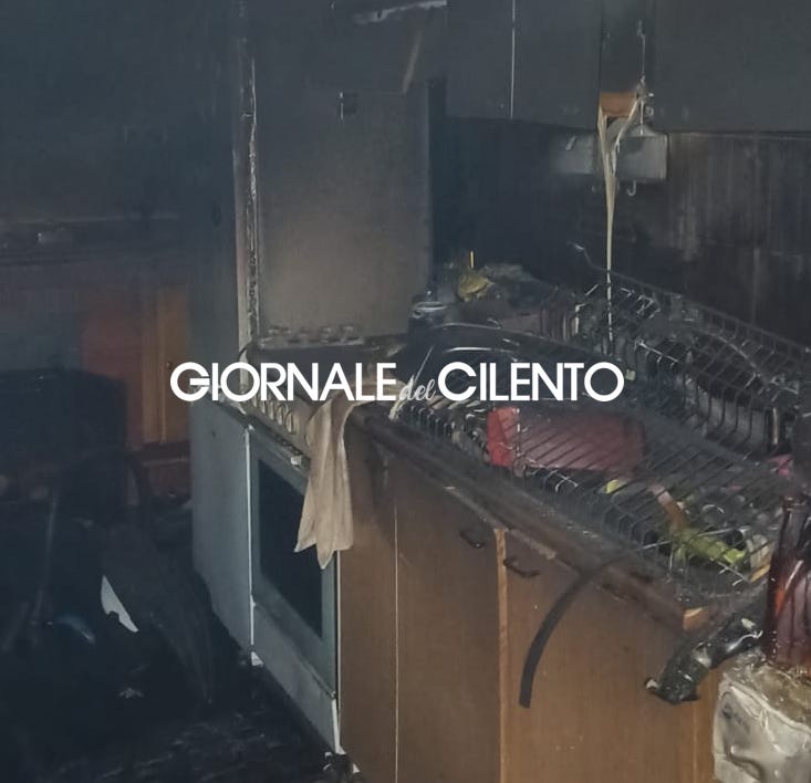 Paura a Polla, divampa incendio in un’abitazione