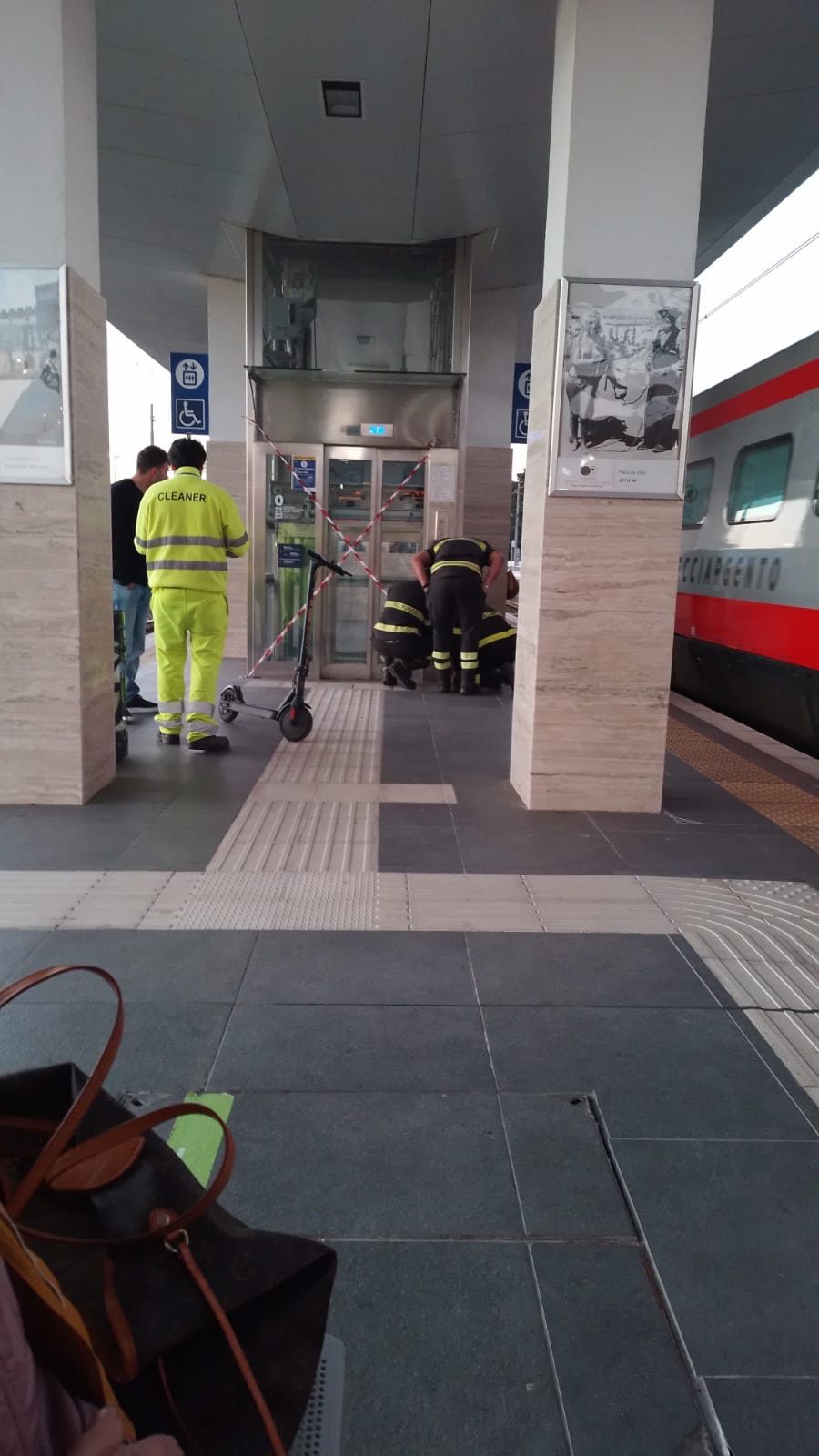 Vallo Scalo, resta bloccato in ascensore: soccorso dopo attacco di panico