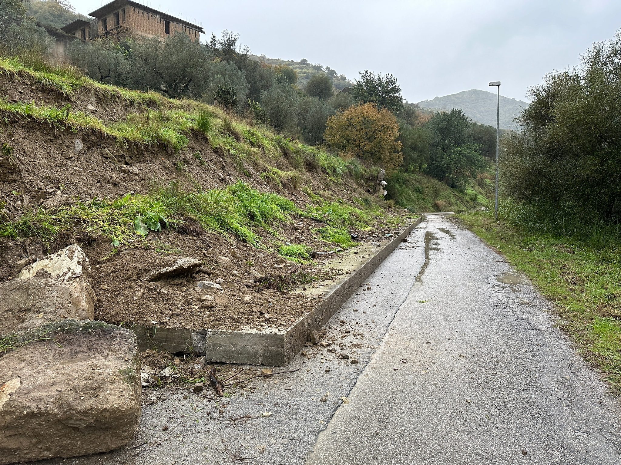 Maltempo, crolla muro a Montecorice: nessuna persona coinvolta