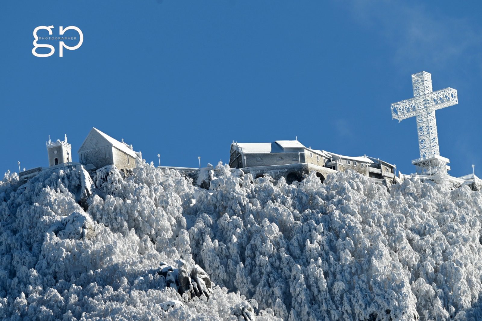Il Monte Gelbison coperto di neve regala uno scenario mozzafiato 