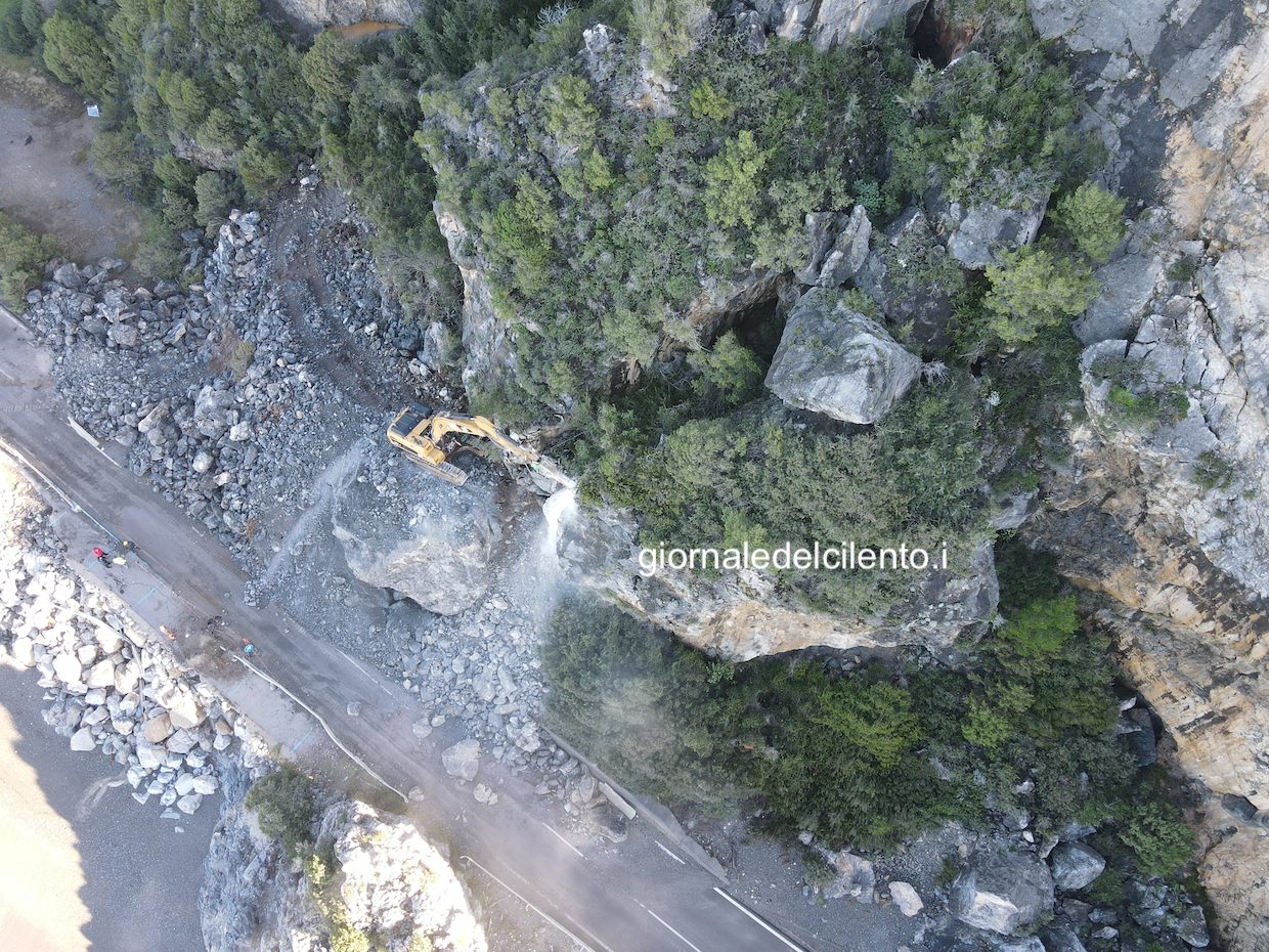 Camerota, esplosivo per riaprire la strada del Mingardo: pronto il piano di sicurezza