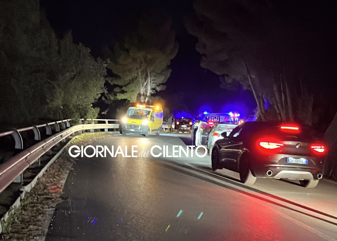 Cilento, frontale sulla via del Mare: tre ambulanze e tre feriti