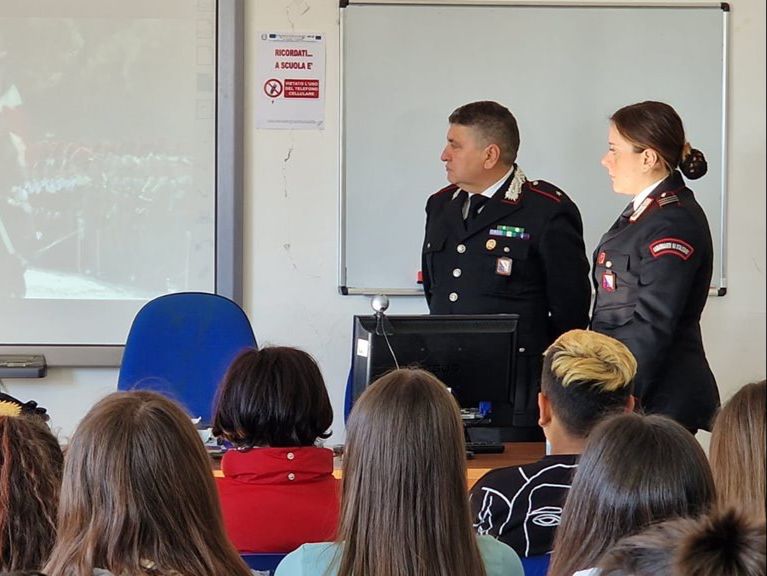 Lotta al bullismo, a Ogliastro Cilento gli alunni a lezione con i carabinieri