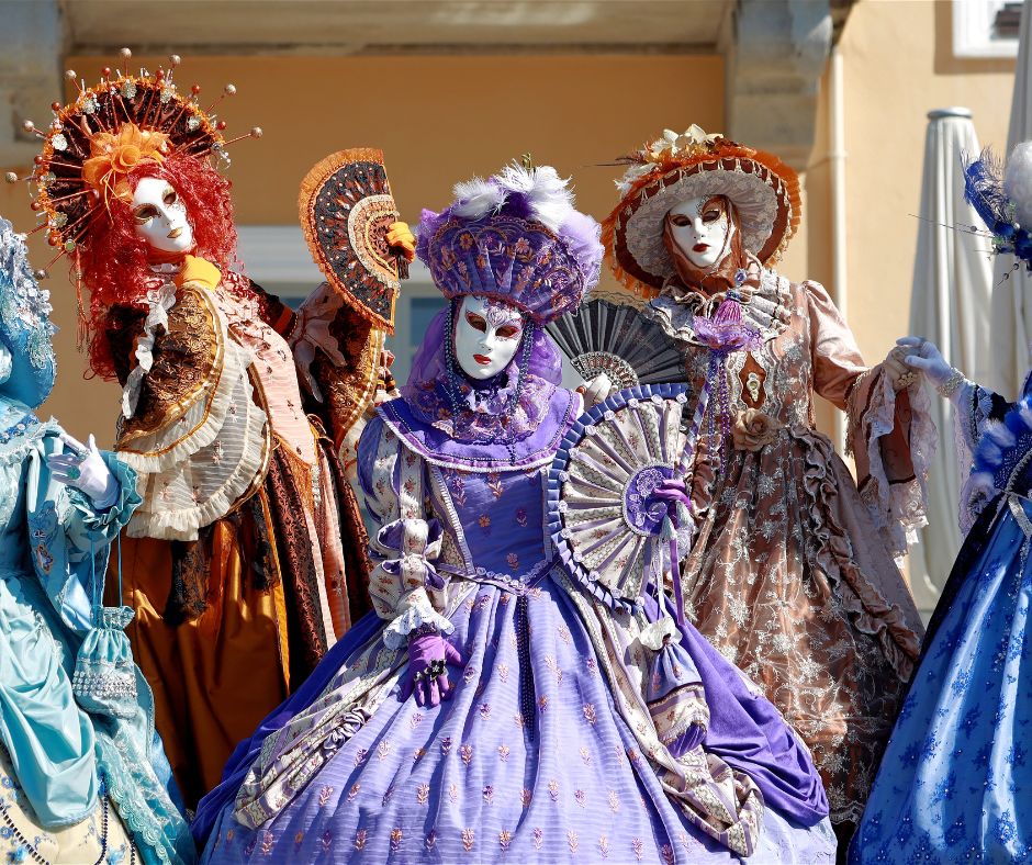 Danza, maschere e la comicità con Enzo e Sal: ecco il Carnevale di Castellabate