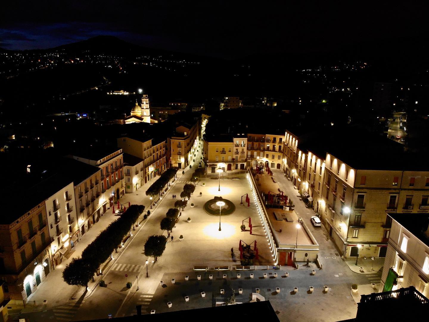 Notte Bianca a Vallo della Lucania: migliaia in piazza con Nostalgia 90