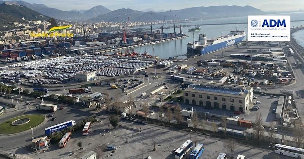 Maxi sequestro al porto di Salerno: Finanza ferma 135 tonnellate di pellet proveniente dall’Egitto