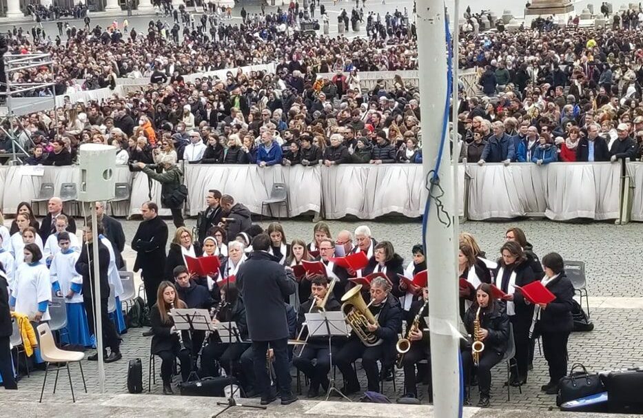 Emozioni per il coro polifonico di Caselle in Pittari: canta per Papa Francesco in Vaticano