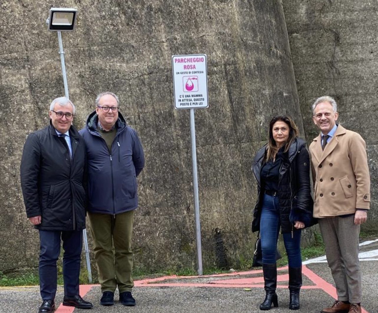 Roccadaspide, inaugurato il parcheggio rosa dinanzi alla sede degli uffici giudiziari