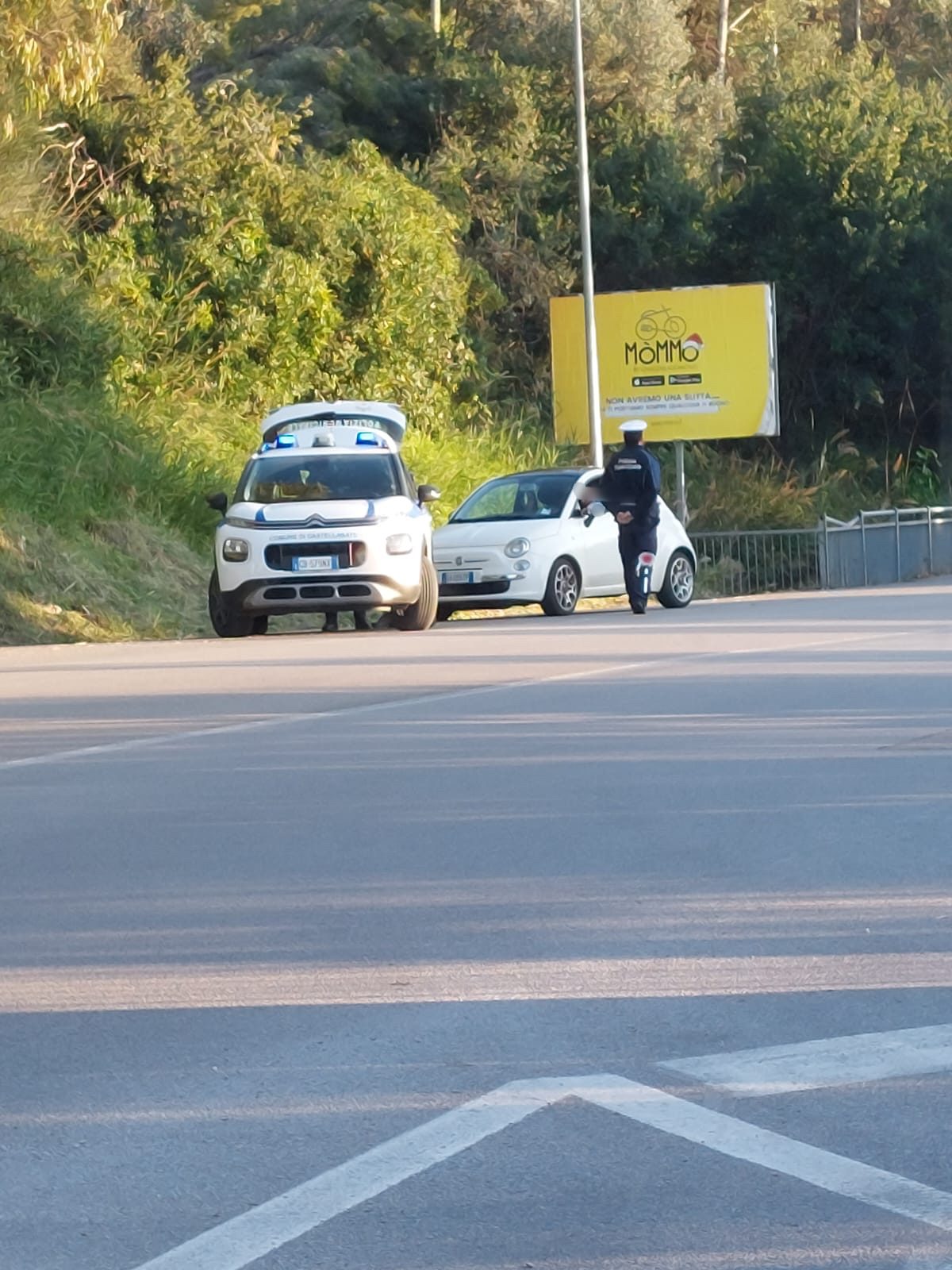 Esibisce patente intestata ad un’altra persona, 40enne di Castellabate denunciato dalla polizia locale