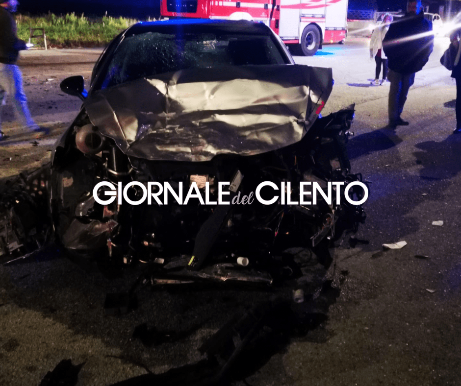 Grave incidente stradale ad Atena Lucana: 6 giovani feriti